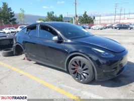 Tesla Model Y - zobacz ofertę