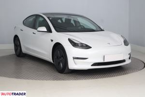 Tesla Model 3 2021 490 KM