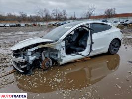 Tesla Model 3 - zobacz ofertę