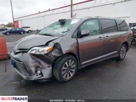 Toyota Sienna 2018 3