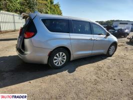 Chrysler Pacifica 2019 3