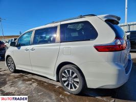 Toyota Sienna 2019 3