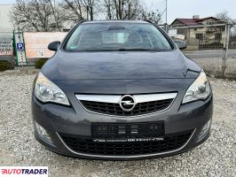 Opel Astra 2011 1.4 101 KM