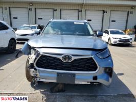Toyota Highlander 2022 3
