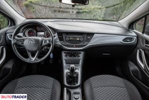 Opel Astra 2018 1.0 105 KM