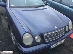 Mercedes 220 1995 2.2 95 KM Mercedes 220 1995 2.2 95 KM