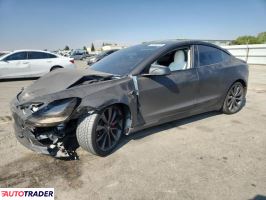 Tesla Model 3 - zobacz ofertę