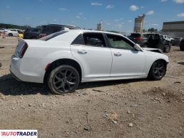 Chrysler 300C 2021 5