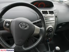 Toyota Yaris 2010 1.3 99 KM
