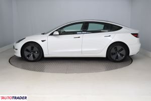 Tesla Model 3 2021 490 KM
