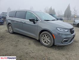 Chrysler Pacifica 2025 3