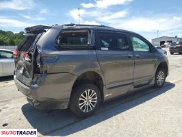 Toyota Sienna 2019 3