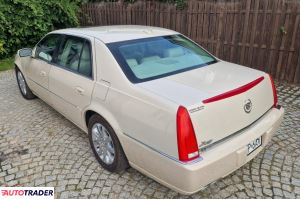 Cadillac Pozostałe 2011 4.6 325 KM