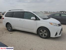Toyota Sienna 2019 3