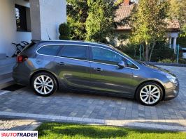 Opel Astra 2011 1.6 180 KM