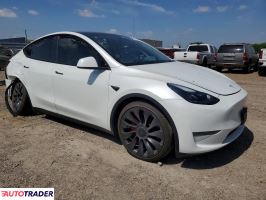 Tesla Model Y 2025