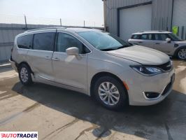 Chrysler Pacifica 2019 3