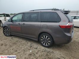 Toyota Sienna 2019 3