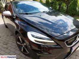 Volvo V40 2019 1.5 152 KM