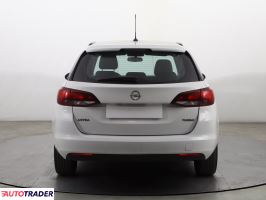 Opel Astra 2018 1.4 123 KM
