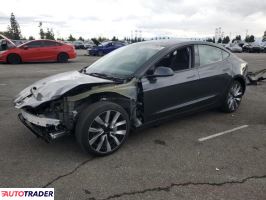 Tesla Model 3 - zobacz ofertę