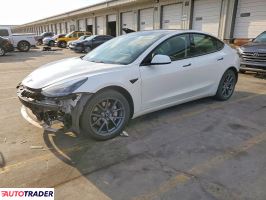 Tesla Model 3 - zobacz ofertę