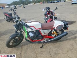 Moto Guzzi V7 2020