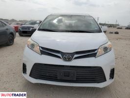 Toyota Sienna 2019 3