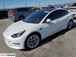 Tesla Model 3 - zobacz ofertę
