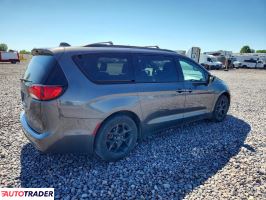 Chrysler Pacifica 2020 3