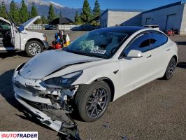 Tesla Model 3 - zobacz ofertę