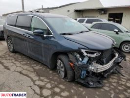Chrysler Pacifica 2022 3