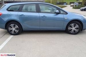 Opel Astra 2011 1.4 140 KM