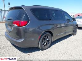 Chrysler Pacifica 2019 3