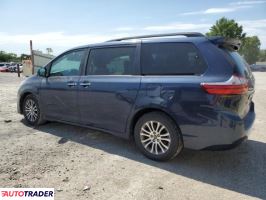 Toyota Sienna 2018 3