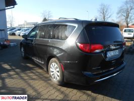 Chrysler Pacifica 2017 3.6 214 KM