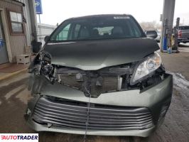 Toyota Sienna 2019 3