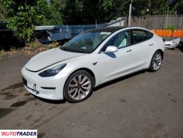 Tesla Model 3 - zobacz ofertę