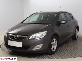 Opel Astra 2011 1.4 138 KM