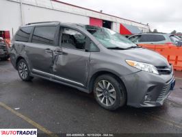 Toyota Sienna 2018 3