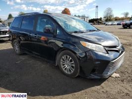Toyota Sienna 2019 3