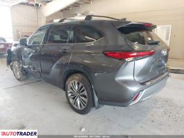 Toyota Highlander 2022 3
