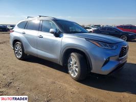 Toyota Highlander 2021 3