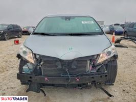 Toyota Sienna 2019 3