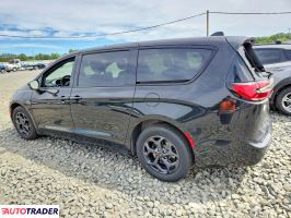 Chrysler Pacifica 2024 3