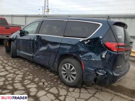 Chrysler Pacifica 2022 3