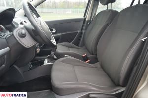 Renault Clio 2009 1.1 101 KM