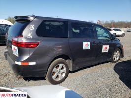 Toyota Sienna 2019 3