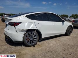 Tesla Model Y 2025