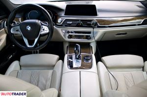 BMW 740 2016 3.0 320 KM